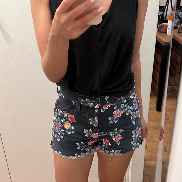 Citizens of Humanity denim floral shorts, size 27 - Picture 5 of 7
